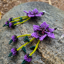Load image into Gallery viewer, Wixrarika (Huichol) Purple Flower Earrings