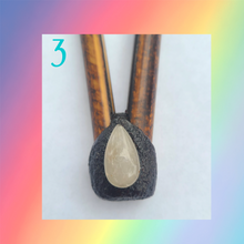Load image into Gallery viewer, Bamboo Brazilian Kuripe with Quartz Stones or Cirtrine &amp; Clay
