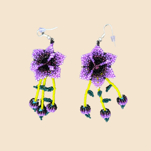 Load image into Gallery viewer, Wixrarika (Huichol) Purple Flower Earrings
