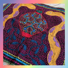 Load image into Gallery viewer, Shipibo Tapestry Altar Cloth Dancing Serpants
